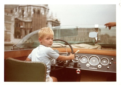 Alex Neuriesser als Kind im Boot